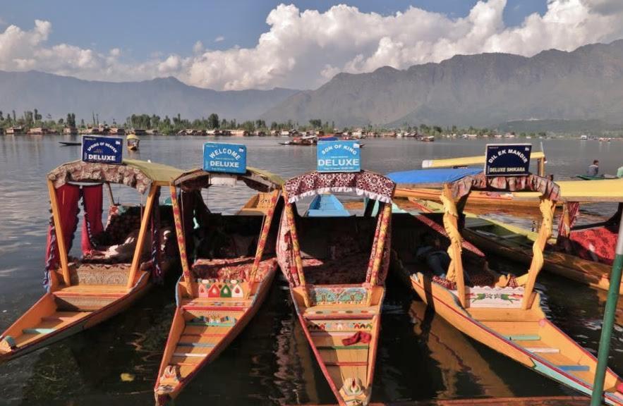 ホテル S Group Of Houseboat Srīnagar エクステリア 写真
