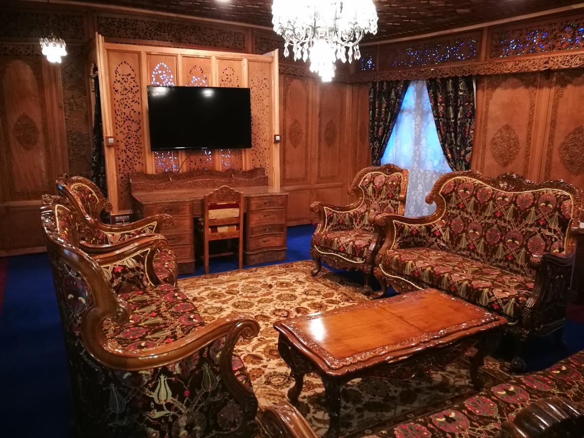 ホテル S Group Of Houseboat Srīnagar エクステリア 写真