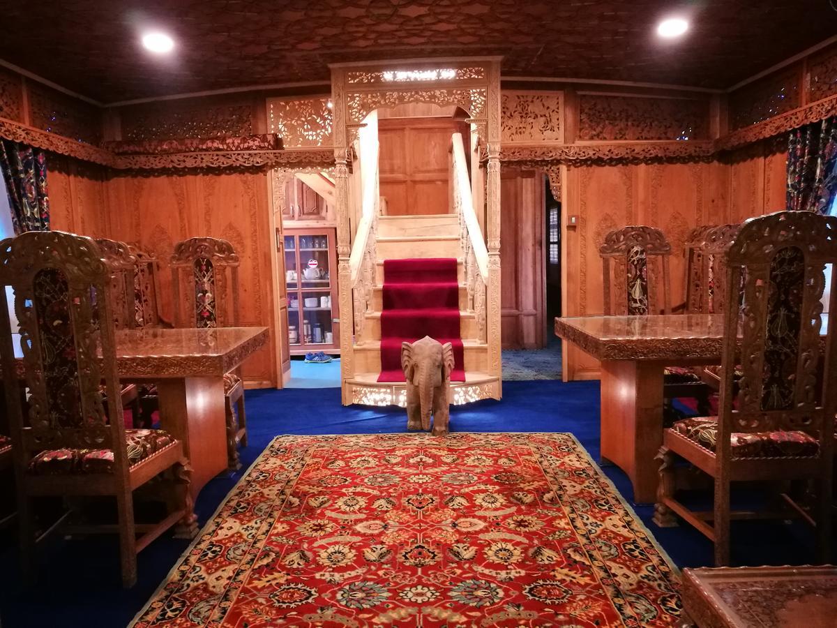 ホテル S Group Of Houseboat Srīnagar エクステリア 写真