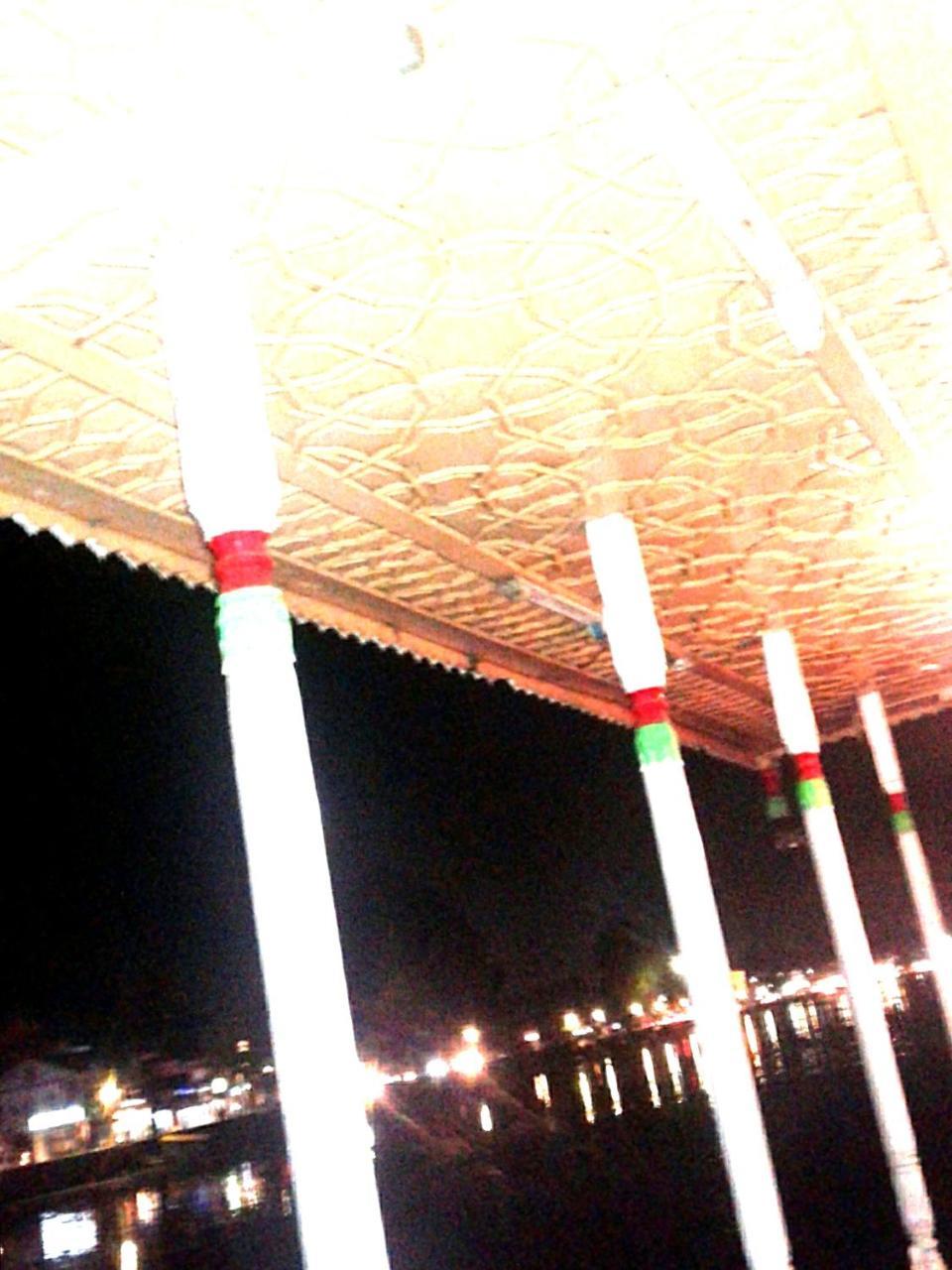 ホテル S Group Of Houseboat Srīnagar エクステリア 写真