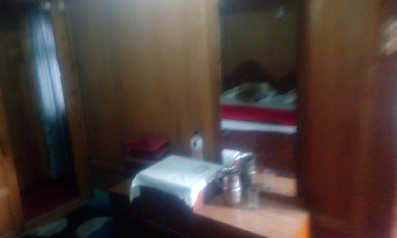 ホテル S Group Of Houseboat Srīnagar エクステリア 写真