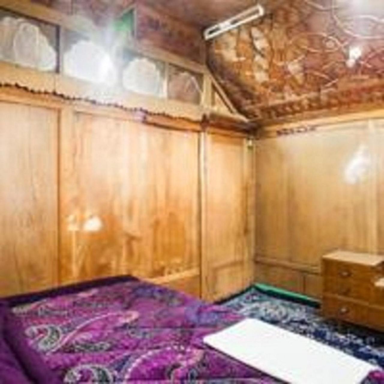 ホテル S Group Of Houseboat Srīnagar エクステリア 写真