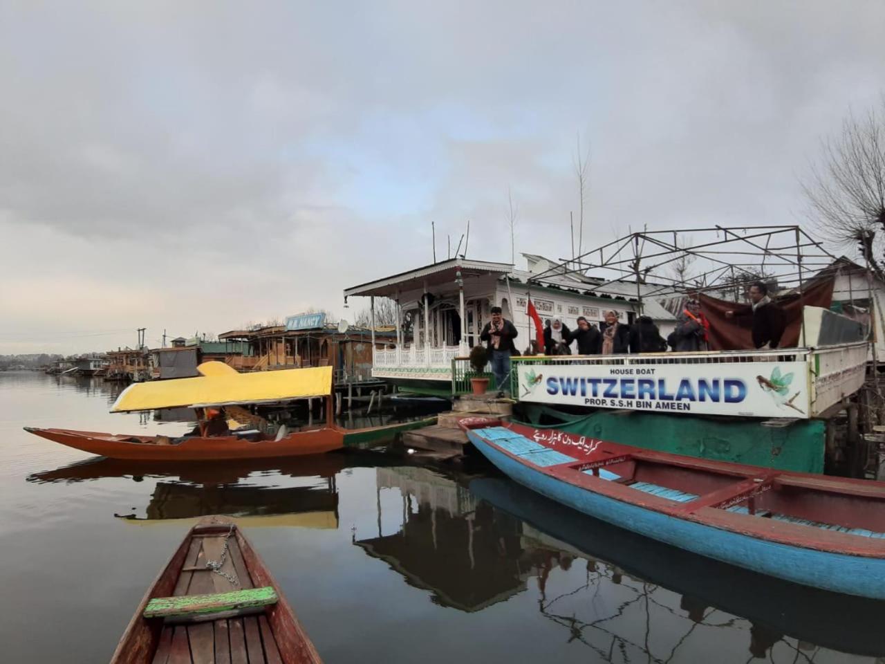 ホテル S Group Of Houseboat Srīnagar エクステリア 写真
