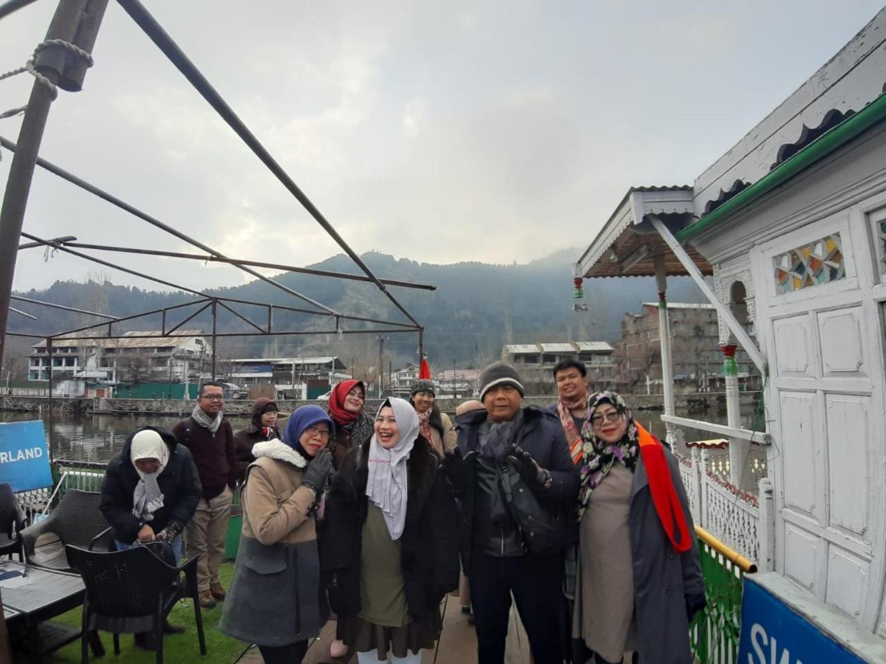 ホテル S Group Of Houseboat Srīnagar エクステリア 写真